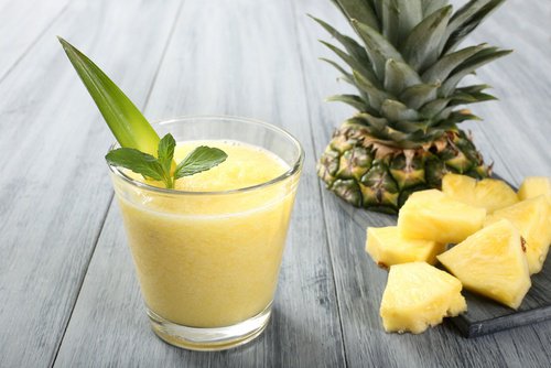 Hoikistavat smoothiet ananas