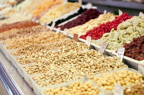 Man kan skære ned på kalorier med forskellige kerner og frø