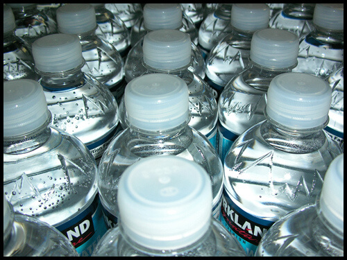 Drink water to naturally eliminate kidney stones