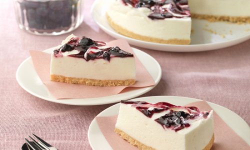 Krämig cheesecake med blåbärtoppning