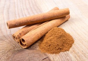 cinnamon sticks and powder