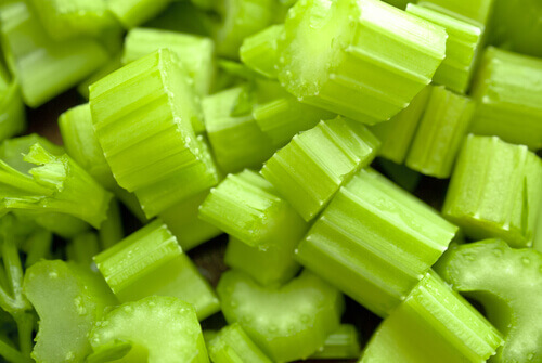 Cut celery juice kidneys and bladder