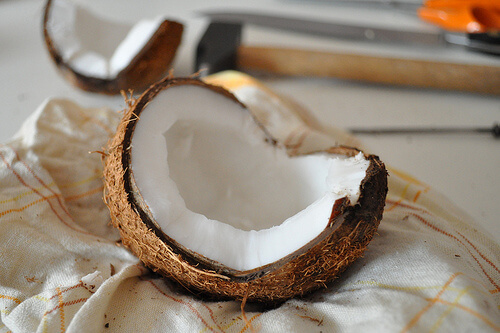Coconut for eye bags