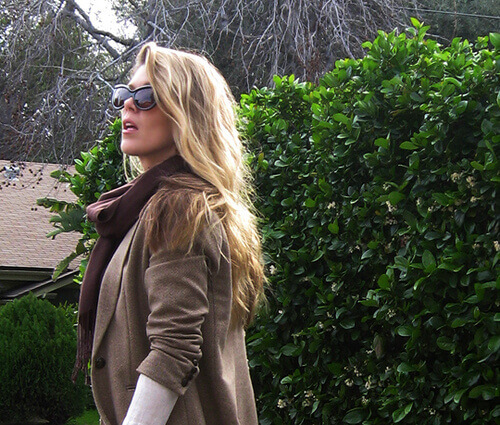 Pretty woman with long wavy blonde hair sunglasses hair grow beautifully