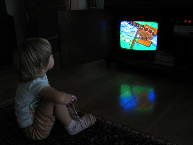 Eating in front of the tv can be dangerous for children