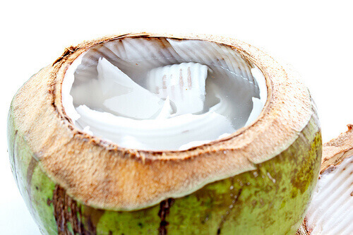 Coconut water is on the list of drinks for losing weight