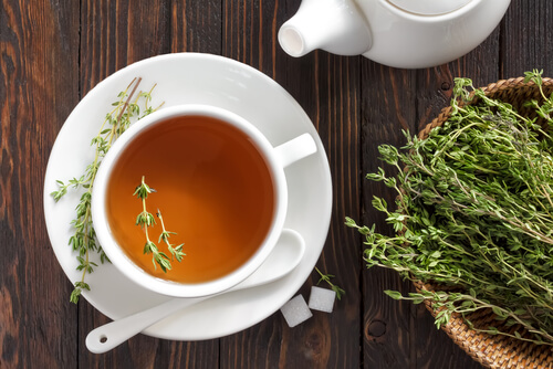 Thyme infusion to fight dandruff