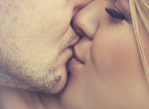7 Benefits of Kissing