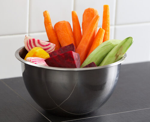 A boel full of raw vegetables.