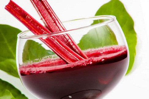 Spinach, beet, and berry juice for helping to prevent anemia
