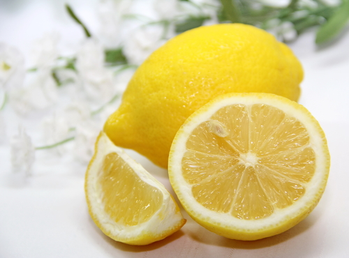Make your hair shine with a lemon treatment.