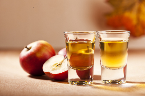 Make your hair shine with a vinegar treatment.