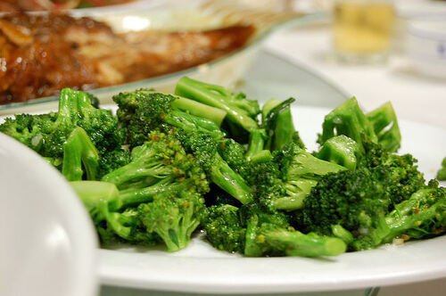 A plate of broccoli