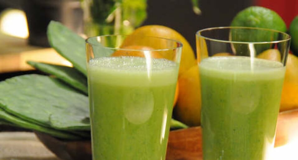 Grapefruit and pear smoothie.