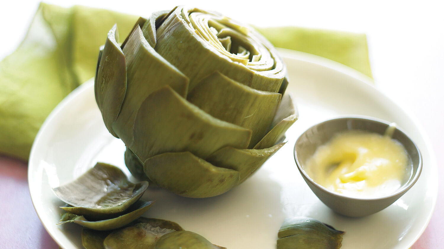 Eat artichoke steamed