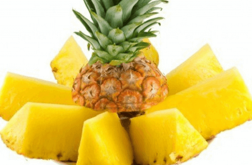 Pineapple slices get rid of acne scars