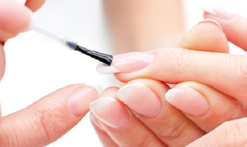 8 Tricks to Nourish and Protect Your Nails