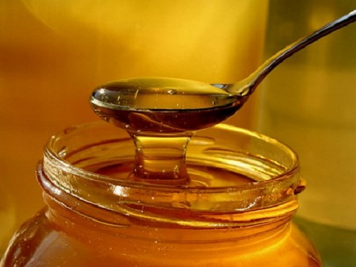 Honey is one of the natural treatments for shingles