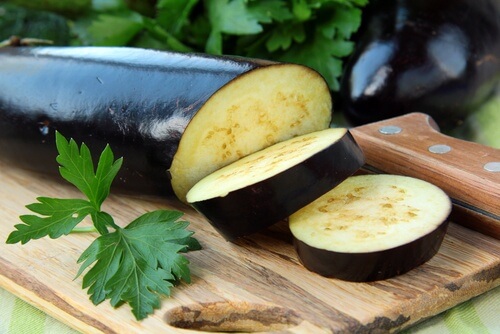 Lose Weight with Eggplant and Lemon Water