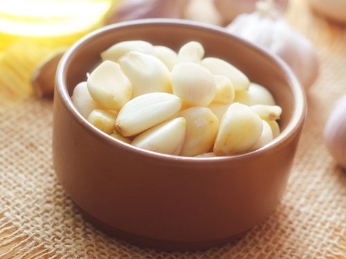 Peeled garlic cloves