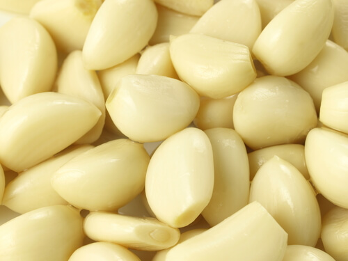 Peeled garlic cloves