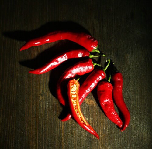 Chili peppers help reduce belly fat