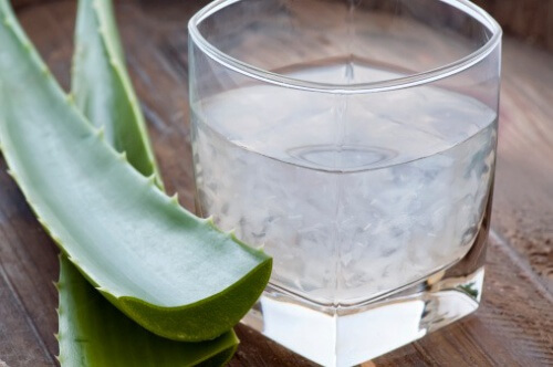 This aloe vera rinse might help against bleeding gums.