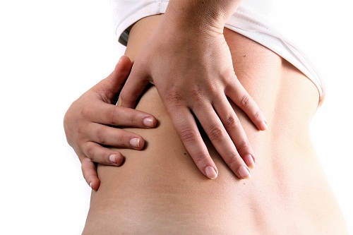 person dealing with kidney pain