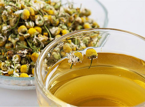 Chamomile infusion to fall asleep faster