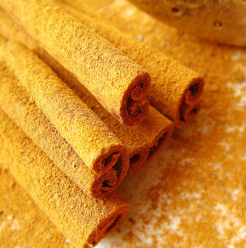 Cinnamon sticks covered in cinnamon powder
