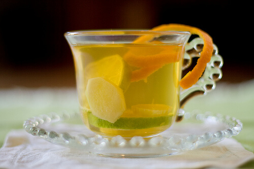 Cup of ginger and lemon tea to eliminate excessive mucus