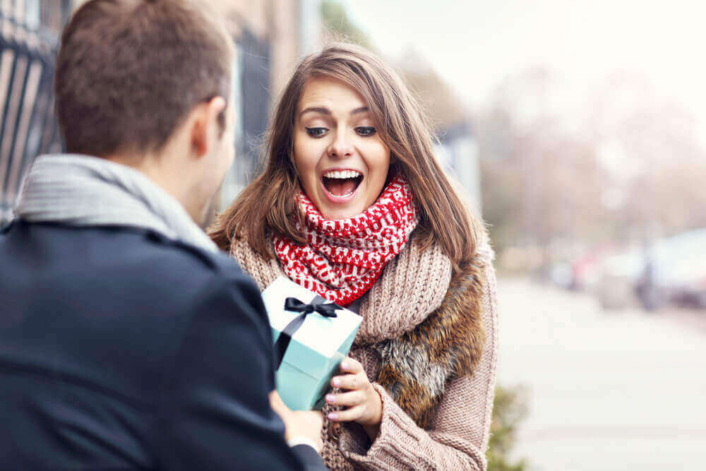 gifts can be a sign your partner is cheating