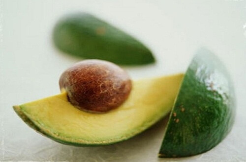 9 Good Reasons to Eat The Avocado Seed