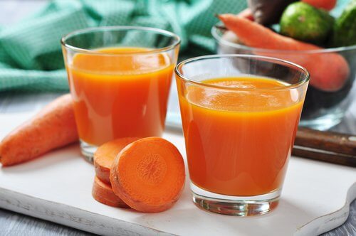 strengthen the body’s defenses with carrot juice