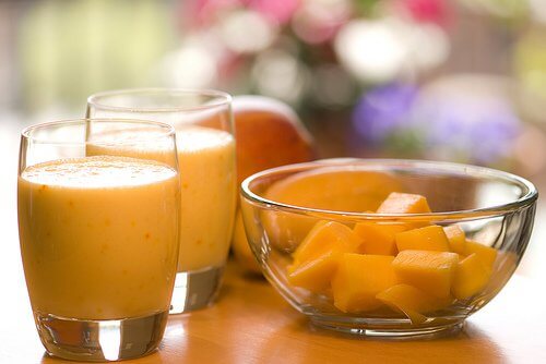 strengthen the body’s defenses with natural juices