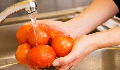 Wash tomatoes