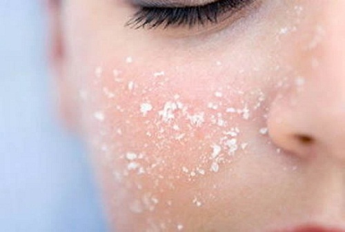 Salt scrub to get rid of enlarged pores