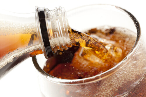 Pouring a glass of coke foods that make you age faster