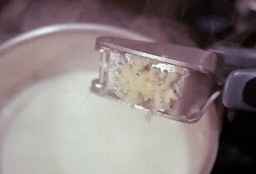 Garlic Milk: A Magical Remedy to Relieve Sciatica