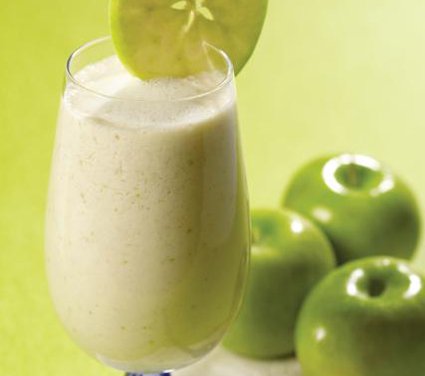 An apple smoothie in a glass.