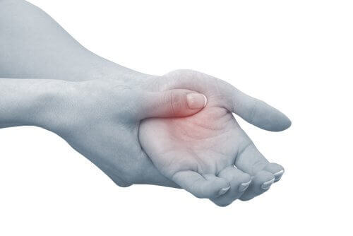 Showing pain in the hand joint pain arthritis benefits of consuming cilantro