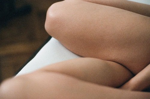 Benefits of doing planks legs close up