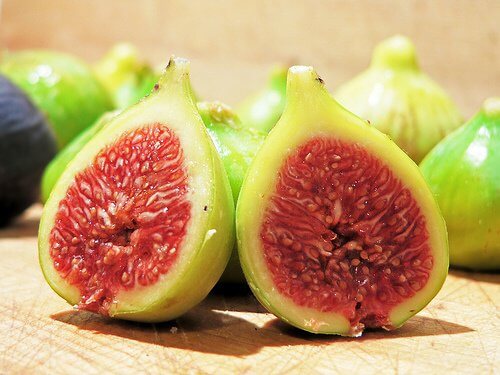 Figs cut in two