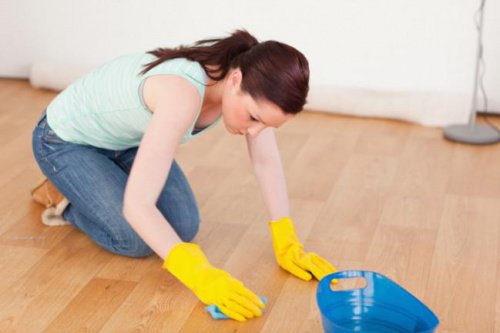 Use gloves when you polish wood naturally
