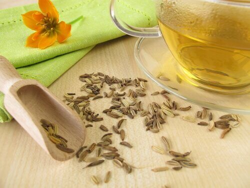 Reduce the risk of fluid retention in the legs by drinking fennel tea.