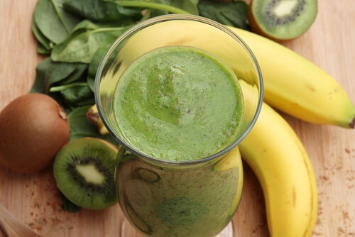 A banana and spinach smoothie