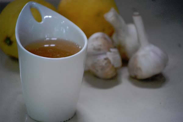 Preparing garlic tea