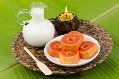 Papaya can help you deal with blackheads and pimples.
