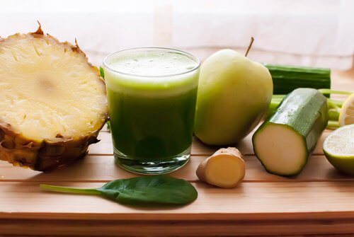 Reduce Belly Fat with This Pineapple, Cucumber, Celery, Ginger, and Lemon Juice