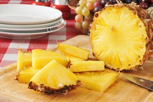 The Health Benefits of Eating Pineapple: A Diuretic Fruit